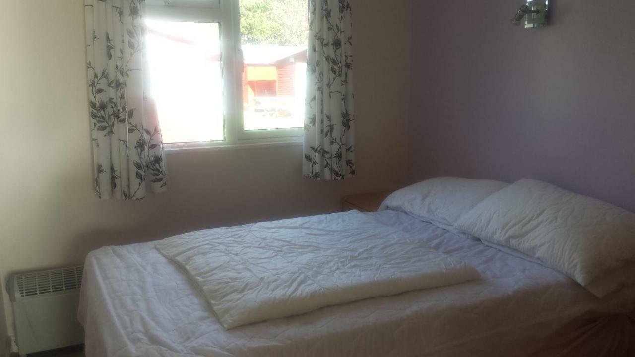 Chalets & Lodges At Atlantic Bays Holiday Park แพดสโตว์ ภายนอก รูปภาพ